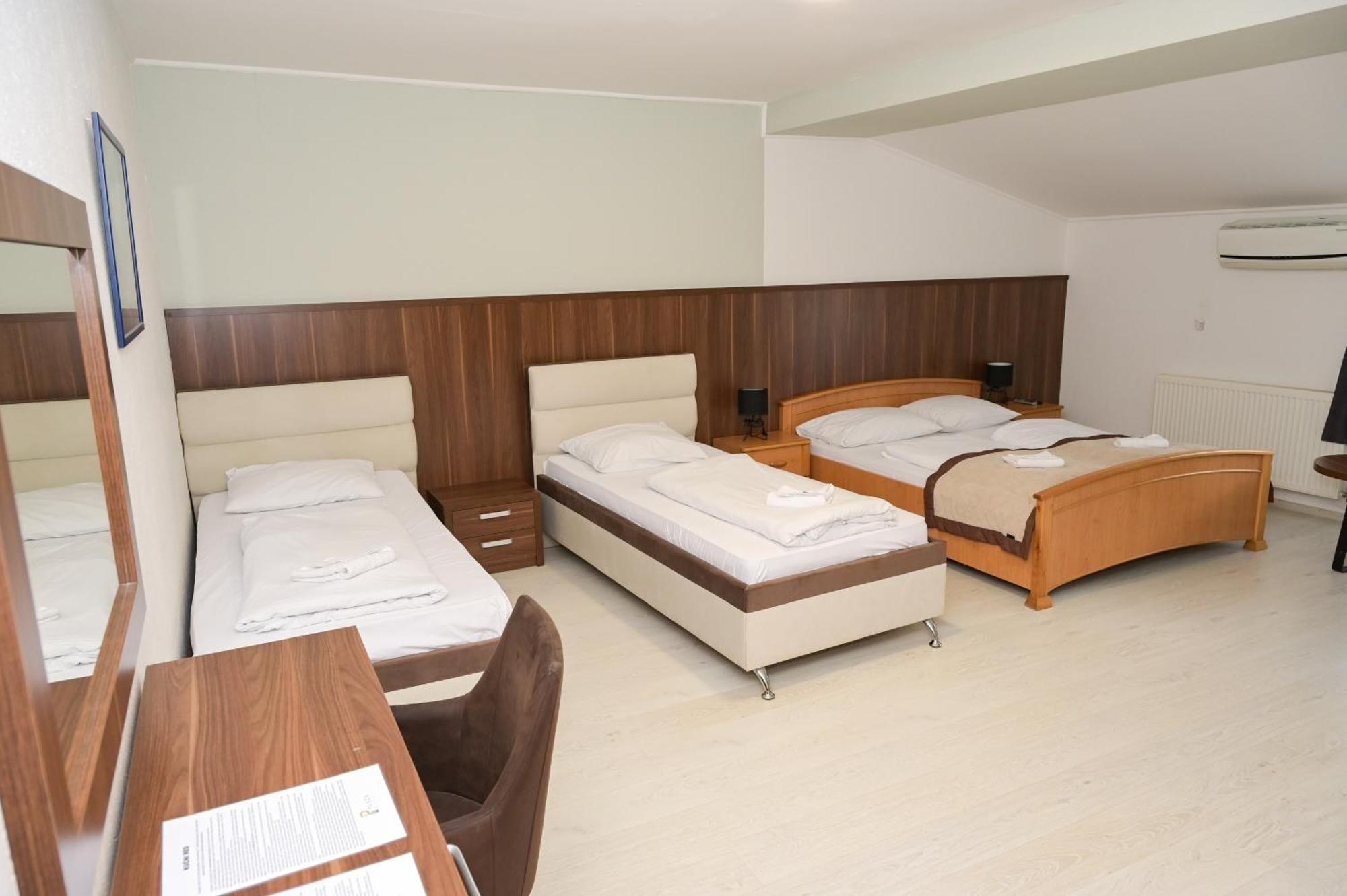 Motel Plaza Яйце Экстерьер фото