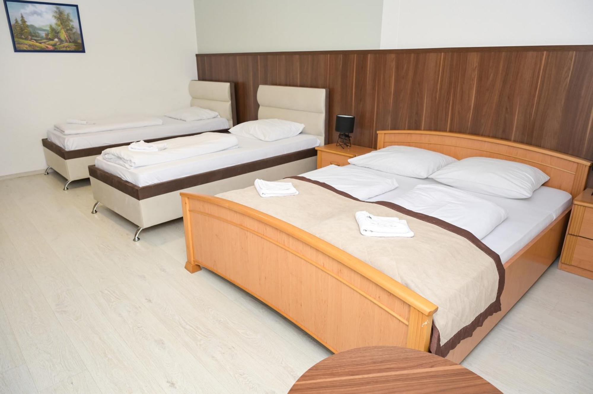 Motel Plaza Яйце Экстерьер фото