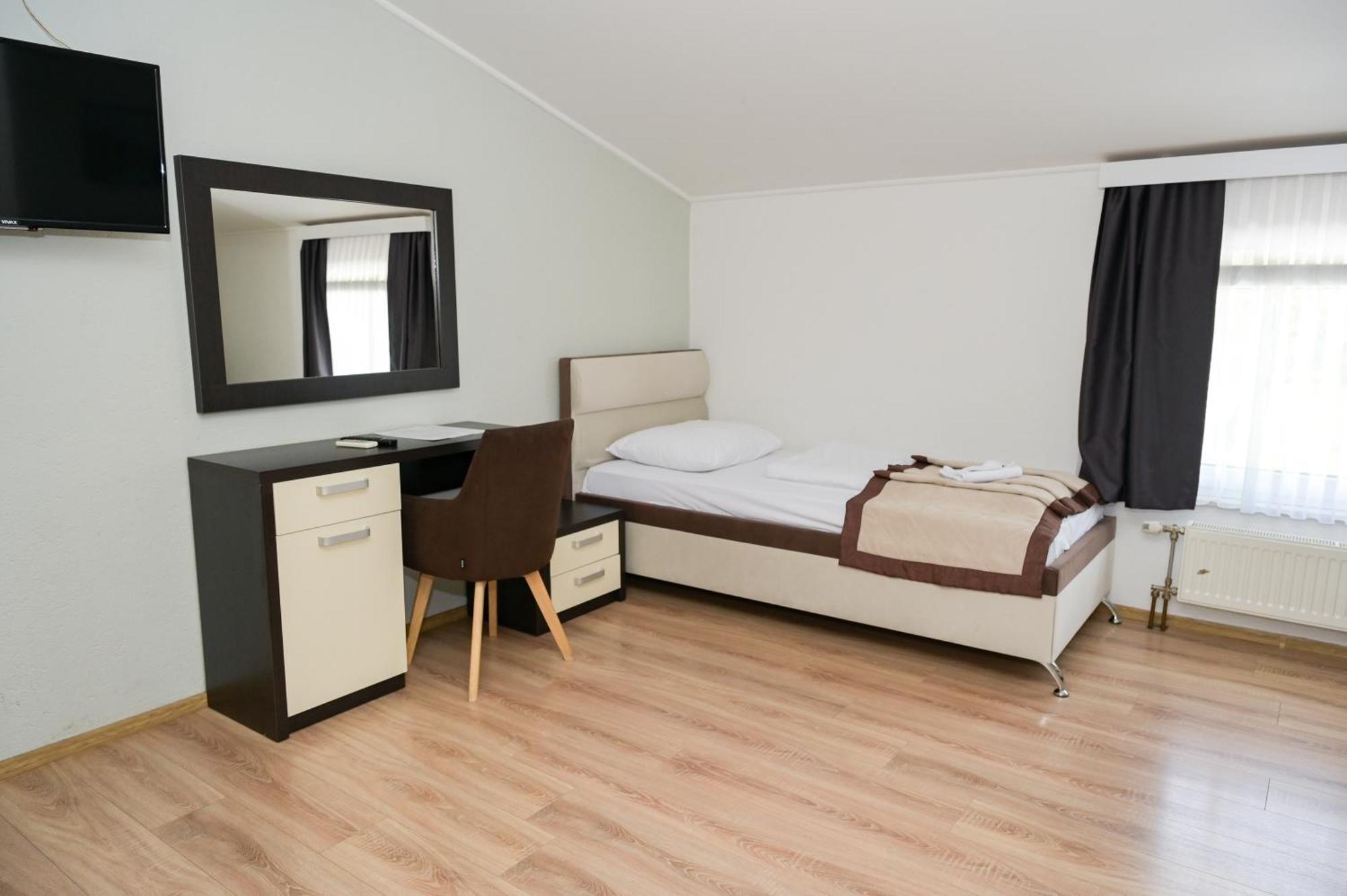 Motel Plaza Яйце Экстерьер фото