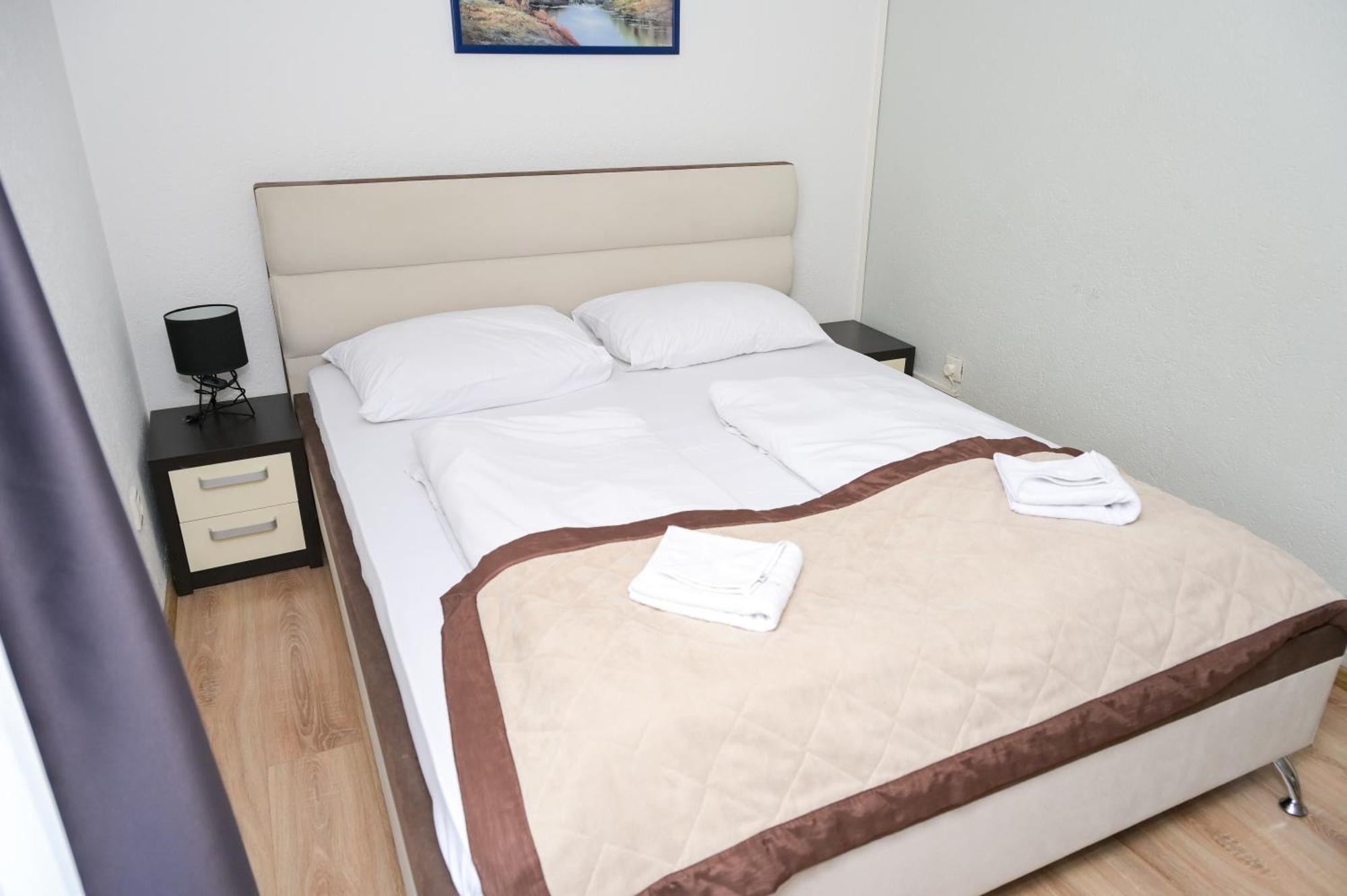 Motel Plaza Яйце Экстерьер фото